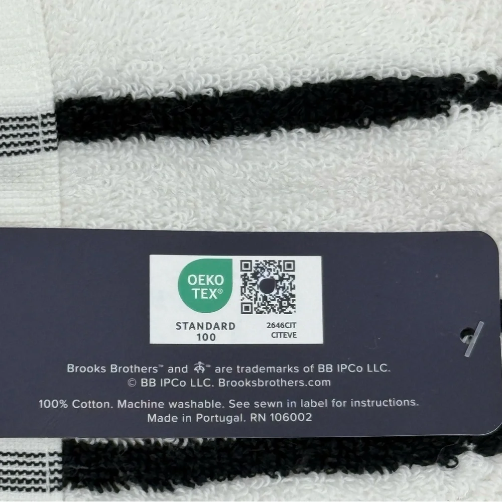 Brooks Brothers White Black striped cotton Bath towel Quality 30”x54” NWT